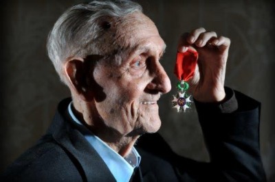 Maureens Dad and Medal.jpg